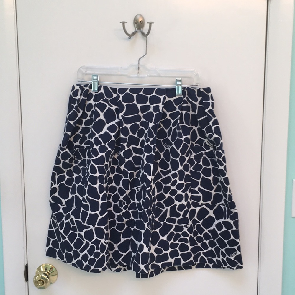 EUC Lilly giraffe print A-line skirt with pockets!